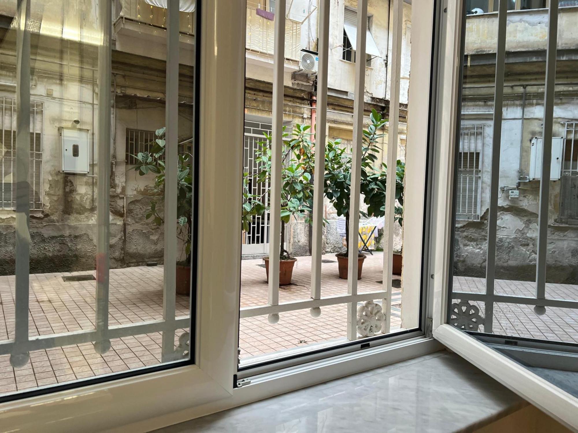 L'Ospite Napoletano Apartment Наполи Екстериор снимка
